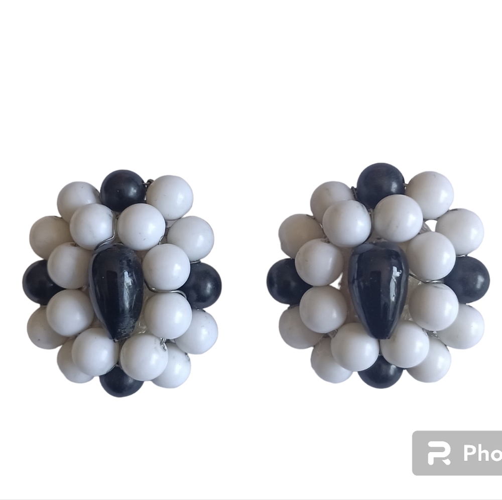 Vintage JAPAN BL & WH Beaded Clip On Earrings "Fab Find!"